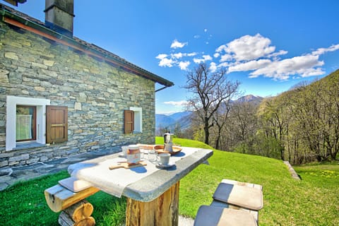 Family Chalet, Multiple Bedrooms, Mountainside (Rustico Ca del Pol) | Outdoor dining
