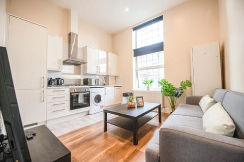 London's 2-Bedroom with Free Wi-Fi flat in Shepherd's Bush, near Hammersmith
