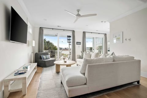 Spacious living room with seating for your entire group