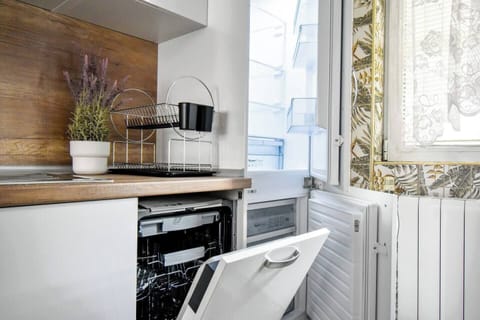 Modern kitchen space with everything you need to cook like a pro. Wondering what’s included? Reach out!