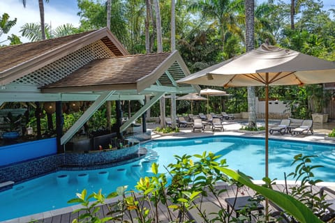 3 bars/lounges, swim-up bar, poolside bar, beach bar