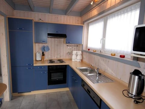 House | Private kitchen | Electric kettle, toaster