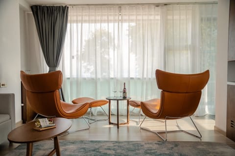 Superior Suite, Lake View | Desk, laptop workspace, soundproofing, free WiFi