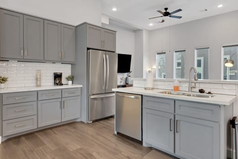 House, 3 Bedrooms | Private kitchen | Fridge, oven, coffee/tea maker, electric kettle