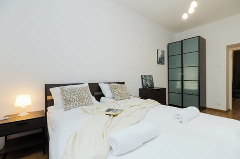 1 bedroom, blackout drapes, iron/ironing board, free WiFi