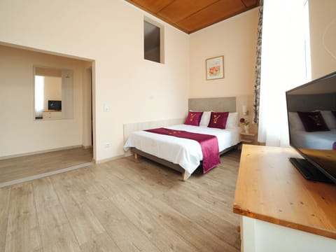 Triple Room | Desk, soundproofing, free WiFi, bed sheets