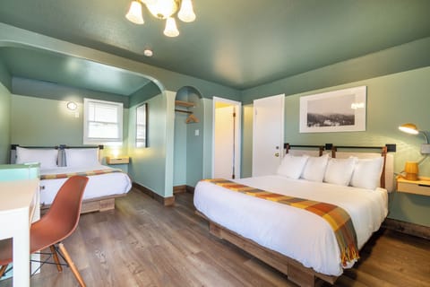 Standard Double Room, Non Smoking | Desk, free WiFi