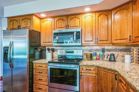 The kitchen features an array of cooking spices and a hot tea station.