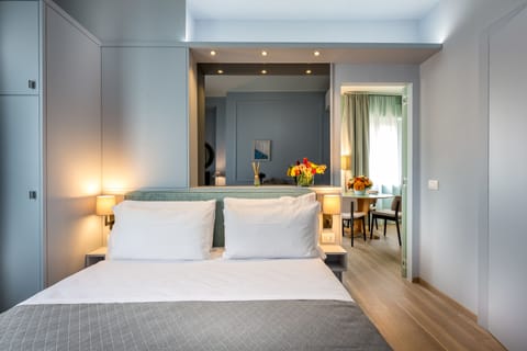 Superior Apartment, Kitchenette | Egyptian cotton sheets, premium bedding, down comforters
