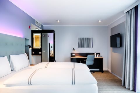 Twin Room, Roll-in Shower | Iron/ironing board, free WiFi, bed sheets