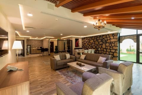 Executive Suite, Patio, Courtyard View | Private kitchen | Fridge, electric kettle