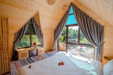 Standard Bungalow, Balcony, Lake View | Free WiFi, bed sheets