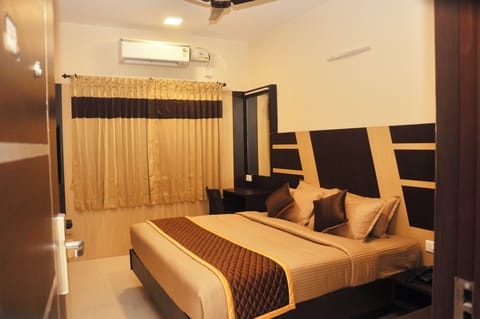 Deluxe Double Room | Desk, laptop workspace, free WiFi, bed sheets