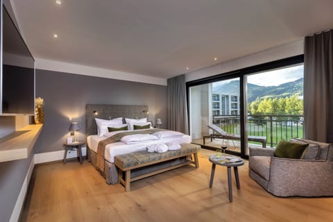 Superior Suite, Garden View | Frette Italian sheets, premium bedding, pillowtop beds, minibar