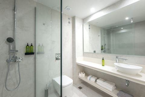 Shower, free toiletries, hair dryer, towels