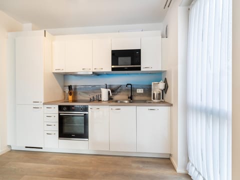 Apartment | Private kitchen | Electric kettle, toaster