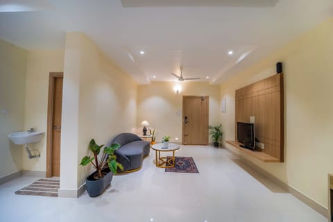 Apartment | Living area | Flat-screen TV