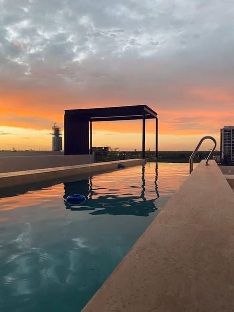 Rooftop Oasis: Unwind with stunning sunset views by the infinity pool - pure relaxation awaits!