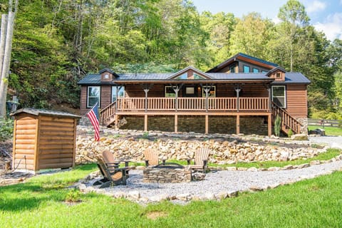 Tennessee Dream's crackling fire pit
