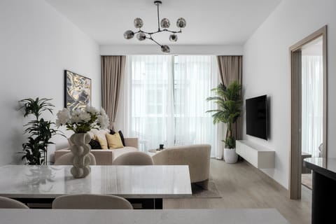 Deluxe Apartment, Balcony, City View | Living area