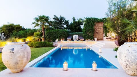 Private heated swimming pool, depth 1.40 m