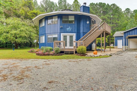 Bracey Vacation Rental | 3BR | 3BA | 4 Steps to Enter | 2,000 Sq Ft