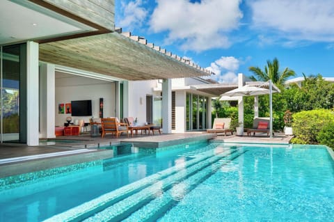 Outdoor-Pool deck