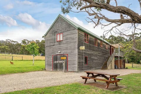 Stock up on fresh produce and goodies and enjoy a picnic in the garden, then wander the peaceful grounds to unwind.