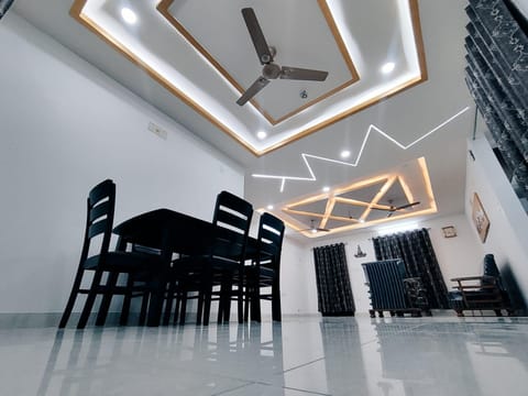 Apartment | Dining