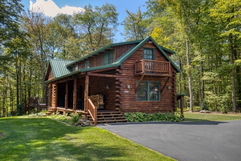 Woods retreat: Forbes forest behind, slopes across the street (easy access).