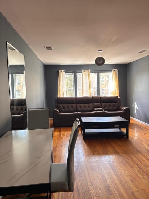 Room | Living area | Flat-screen TV