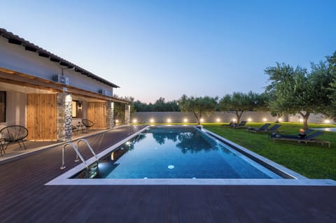 Seasonal outdoor pool, pool umbrellas, sun loungers