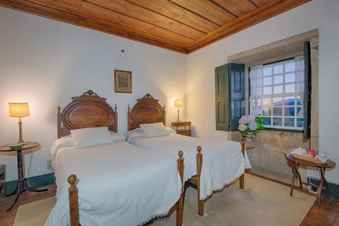 Comfort Double or Twin Room, Garden View | Cribs/infant beds, bed sheets