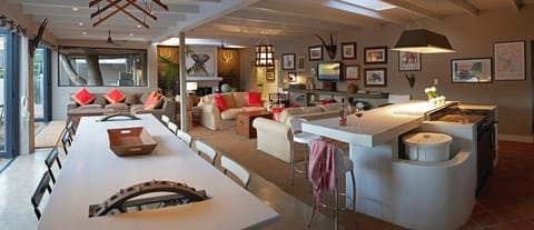 Luxury House, Garden View | Dining room