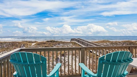 Sandtrap - Your front-row seat to the ocean. Relax and enjoy panoramic views.