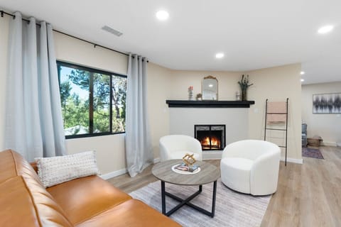 Living Room: Relax by the fireplace with stunning views in this chic, modern retreat!