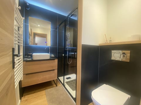 Double Room, Ensuite, Garden View | Free WiFi, bed sheets