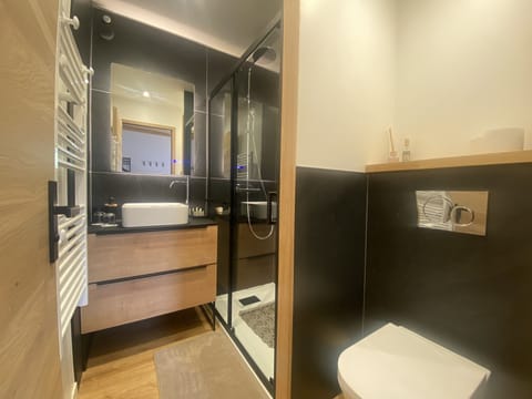 Double Room, Ensuite, Garden View | Free WiFi, bed sheets