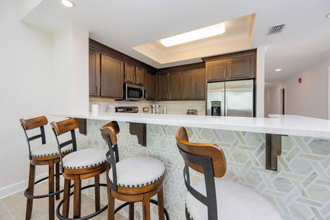 Sip your morning coffee at the breakfast bar and get ready for a beach day in this stylish space