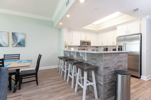 Sip your morning coffee at the breakfast bar and get ready for a beach day in this stylish space