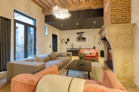 Luxury House | Living area | Flat-screen TV