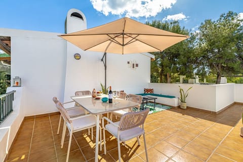 Rooftop terrace with dining area and BBQ