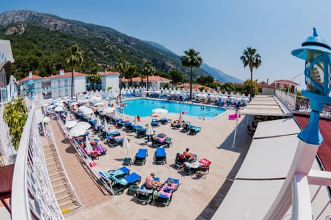 Outdoor pool, pool umbrellas, sun loungers