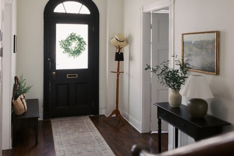 1ST FLOOR FOYER
