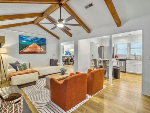 Beautiful open concept living room to enjoy family hangs.