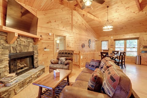 Blue Ridge Vacation Rental | 2BR | 3BA | 1,800 Sq Ft | 5 Steps to Enter