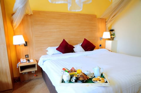 Luxury Double Room, 1 King Bed | Desk, blackout drapes, soundproofing, iron/ironing board