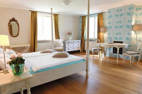 Classic Double Room | Individually decorated, individually furnished, iron/ironing board