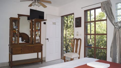 Basic Room, 1 King Bed, Private Bathroom, Courtyard View | Iron/ironing board, free WiFi, bed sheets