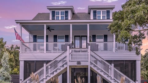 Welcome to Paradise in the Pass!